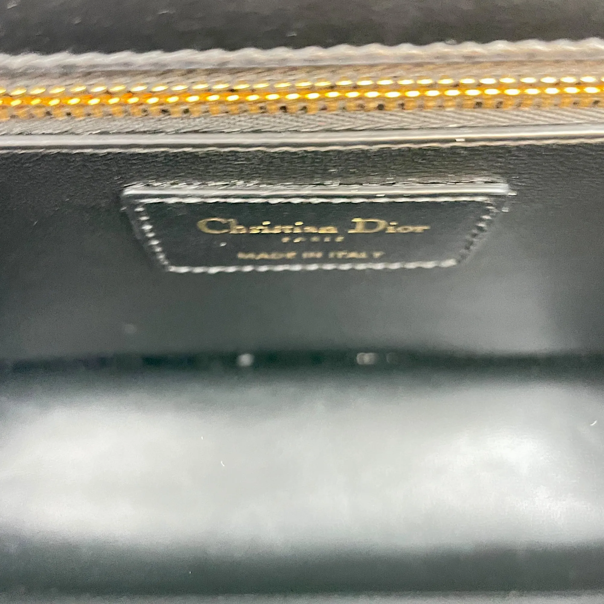 30 Montaigne Medium Black Shoulder Bag in Box Calfskin, Gold hardware