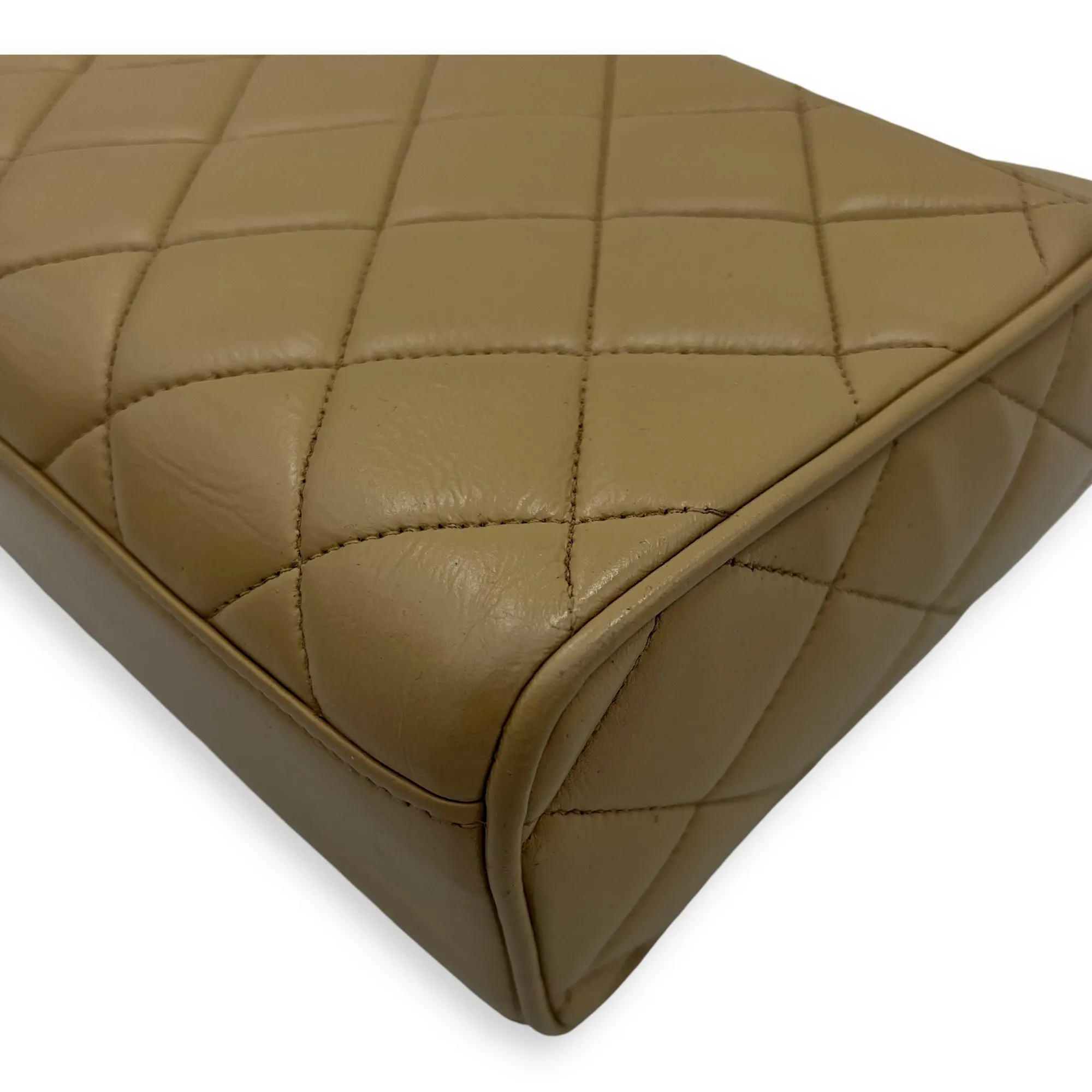 Classic Shoulder Bag Beige in Lambskin, Gold hardware