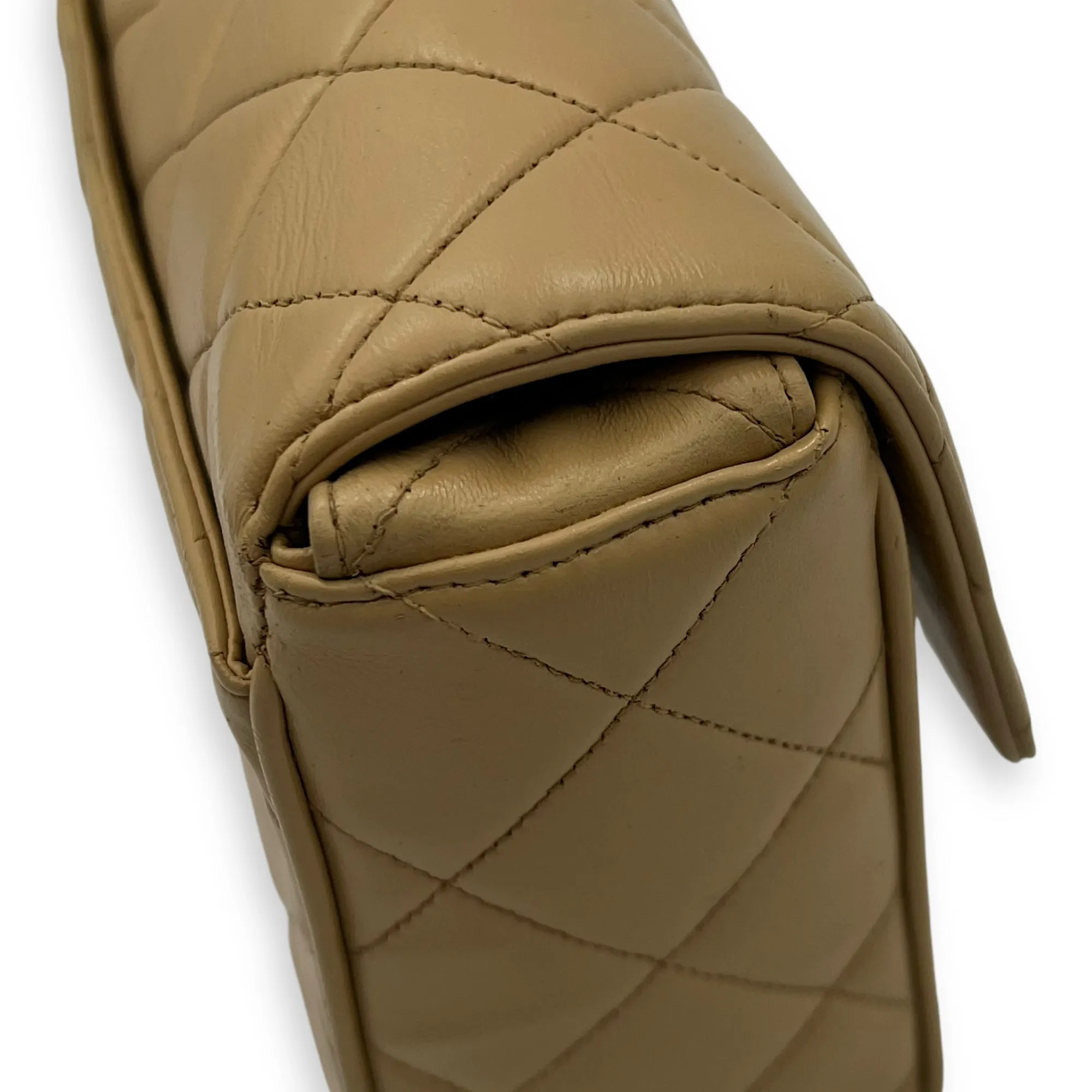 Classic Shoulder Bag Beige in Lambskin, Gold hardware