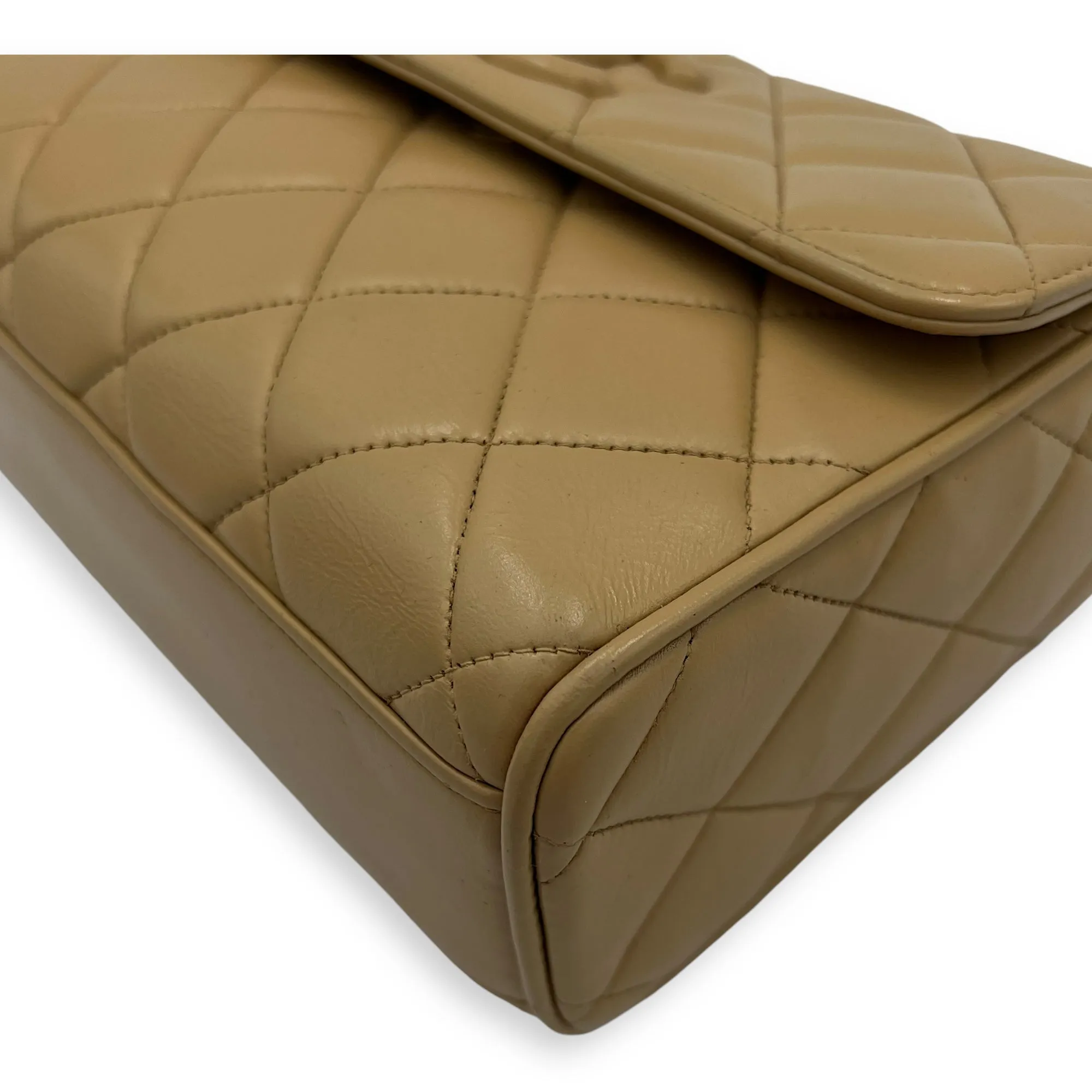 Classic Shoulder Bag Beige in Lambskin, Gold hardware