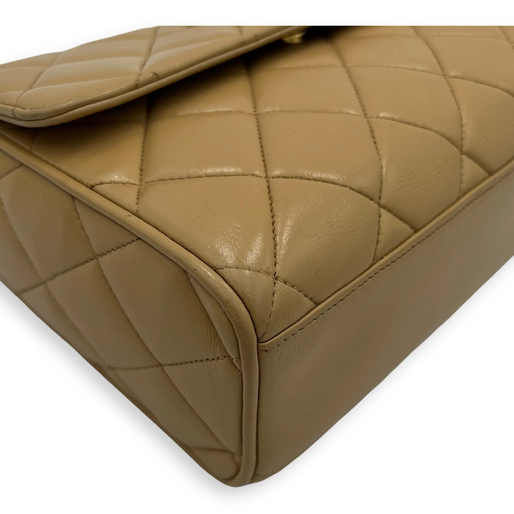 Classic Shoulder Bag Beige in Lambskin, Gold hardware