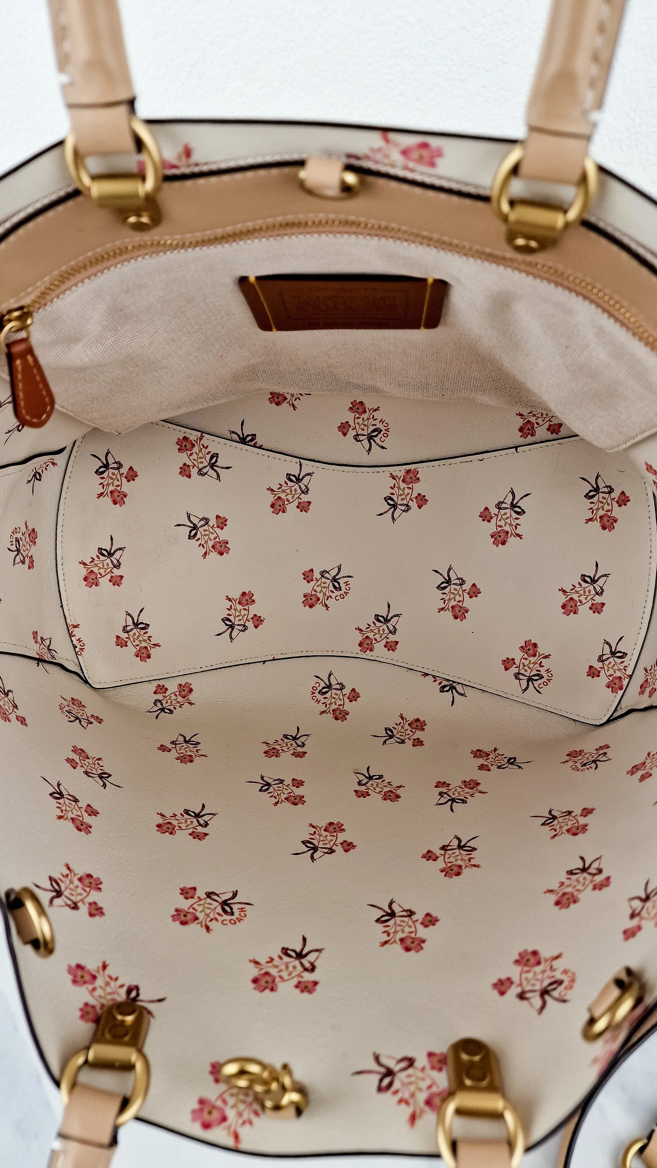 Coach 1941 Rogue Tote Bag With Floral Bow Lining in Beechwood Smooth Leather Handbag Shoulder Bag - Coach 28430