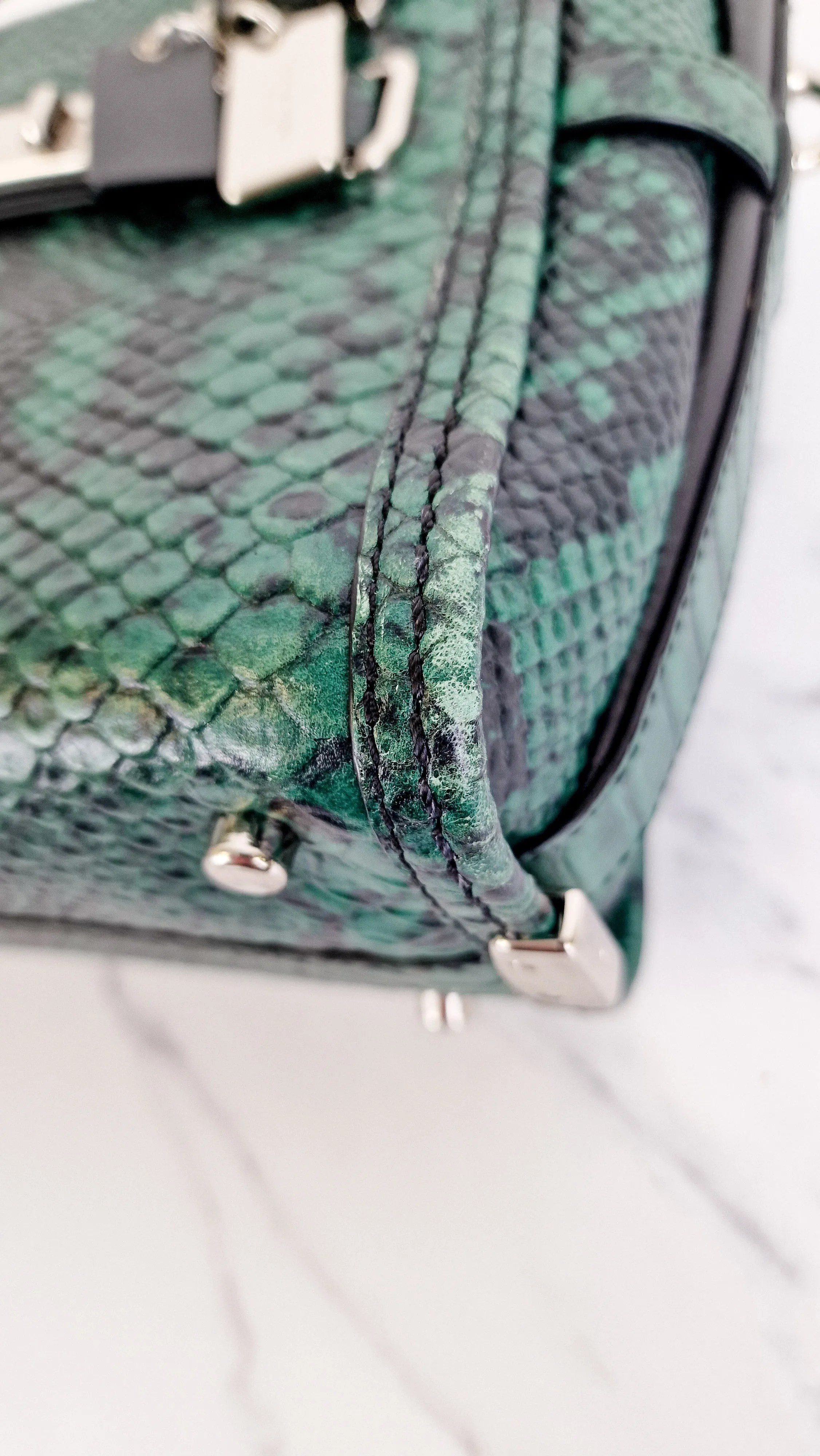 Coach Swagger 21 in Green & Black Snake Print - Handbag Crossbody Bag - Coach 38360