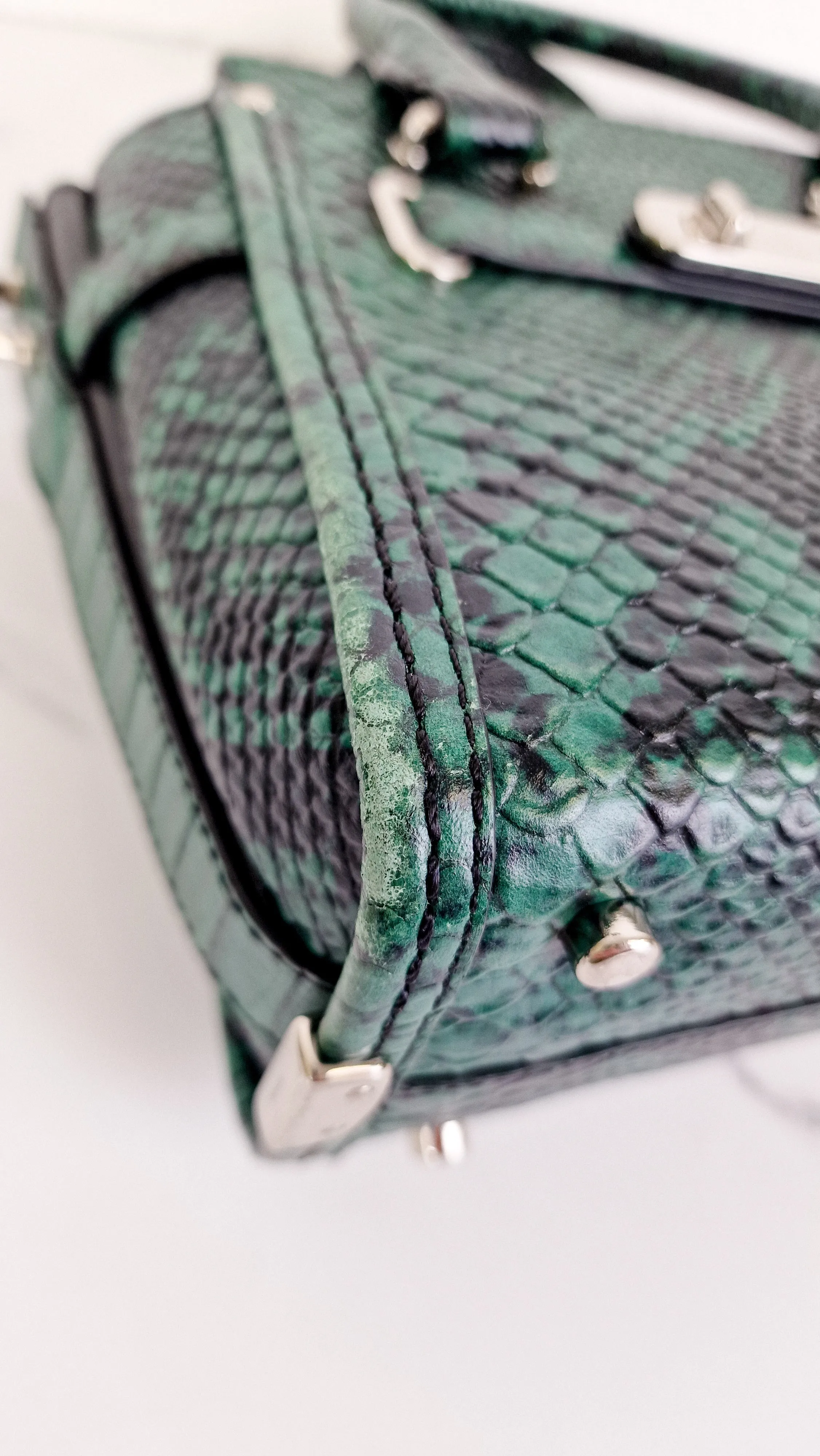 Coach Swagger 21 in Green & Black Snake Print - Handbag Crossbody Bag - Coach 38360