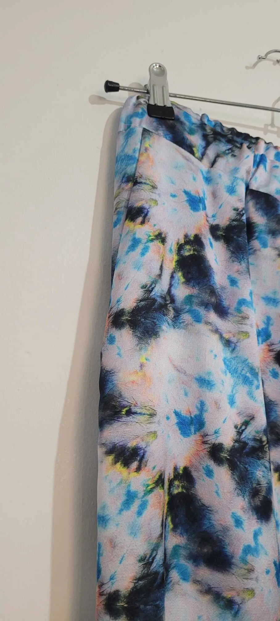Color splash printed pants with slits Size M
