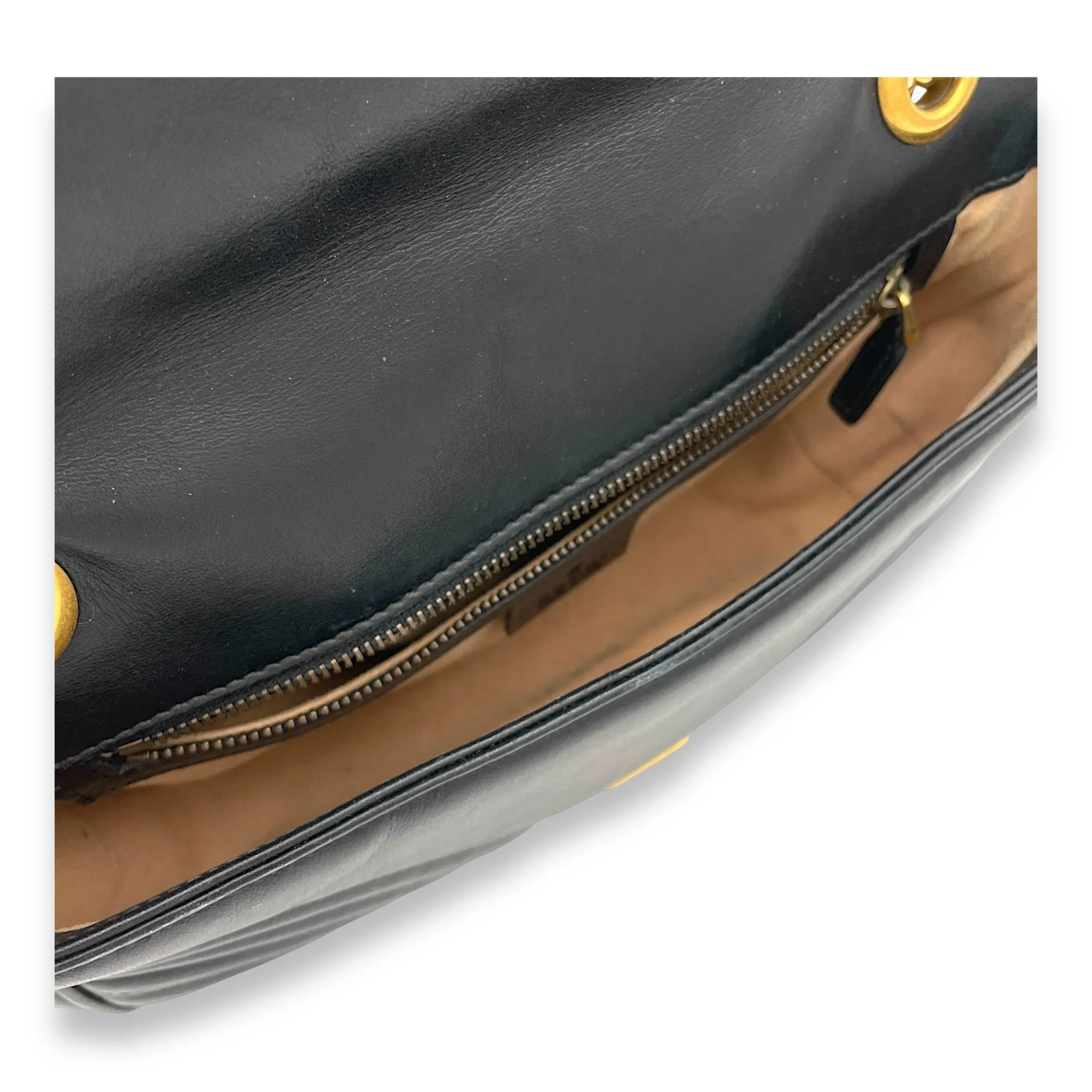 GG Marmont Black Shoulder Bag in Calfskin, Gold hardware