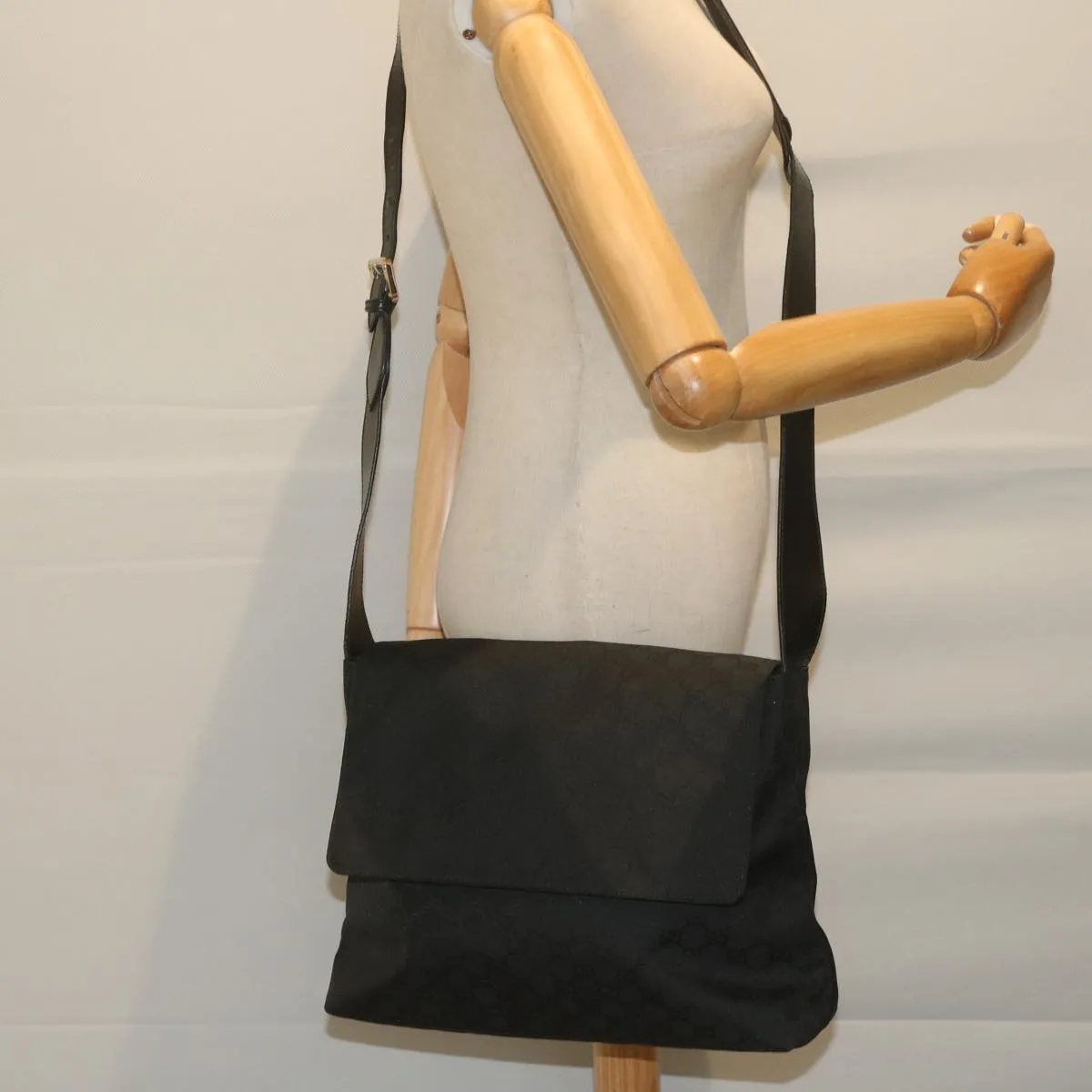 GUCCI GG Canvas Shoulder Bag Black 272351 60063