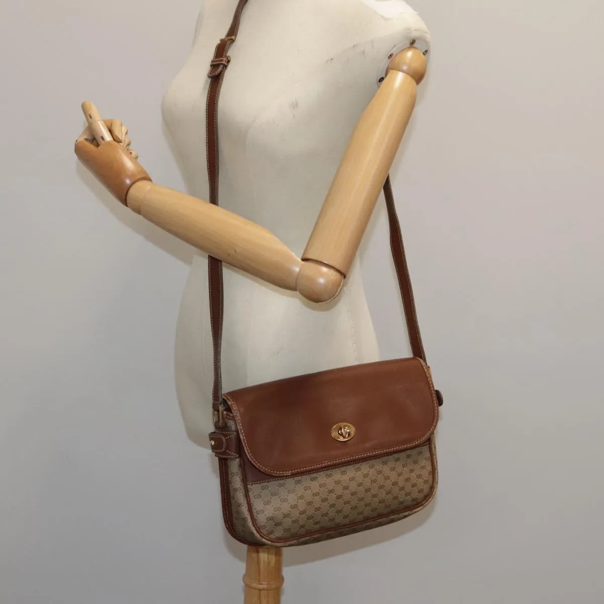 GUCCI Micro GG Supreme Shoulder Bag PVC Beige Gold Brown yk15470