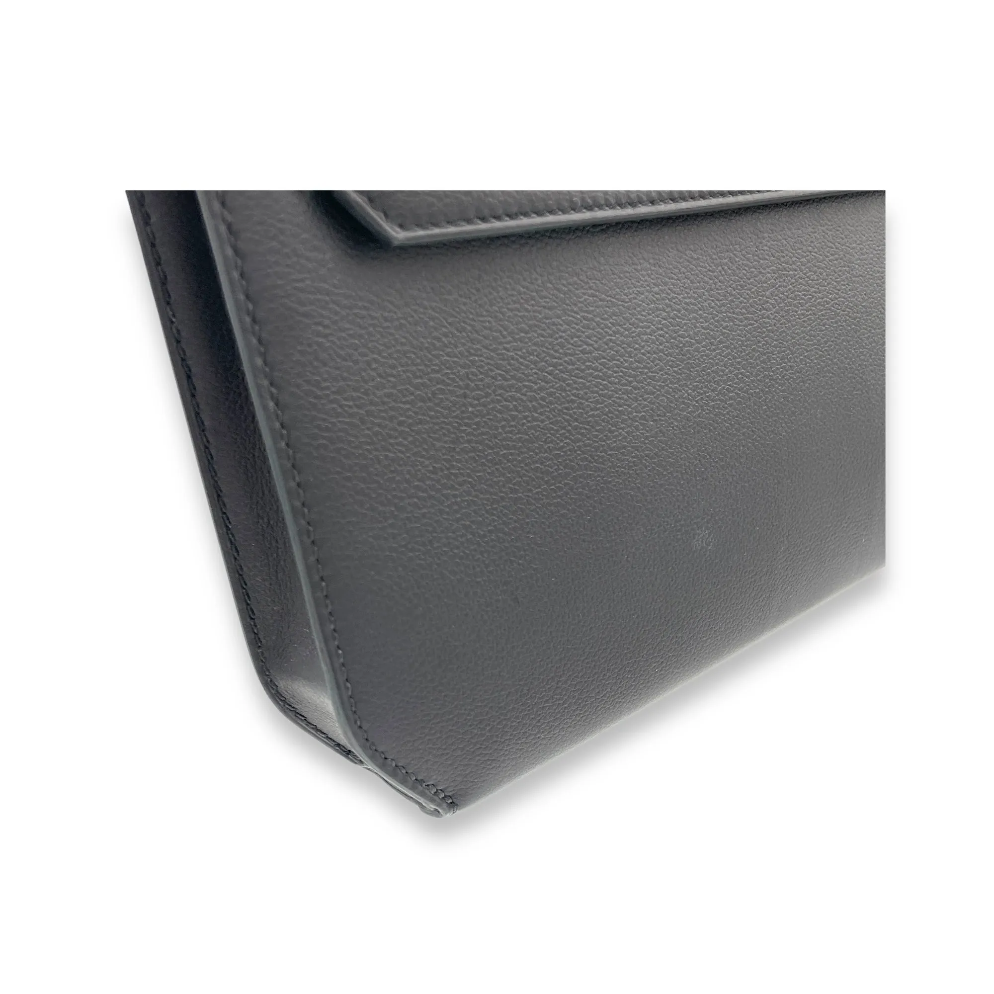 Kelly Depeches Black in Calfskin, Gold hardware